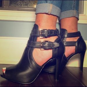 Gorgeous brand new Michael Kors Blaze peep toes